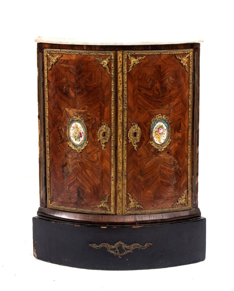 French Napoleon III corner cabinet - 19th century: Height x width x depth: 91 x 67 x 47 cm.purple ebony panelled (Dalbergia cearensis) with gilt bronze applications and painted porcelain plates, white Carrara marble top.Item condition grading: **** go