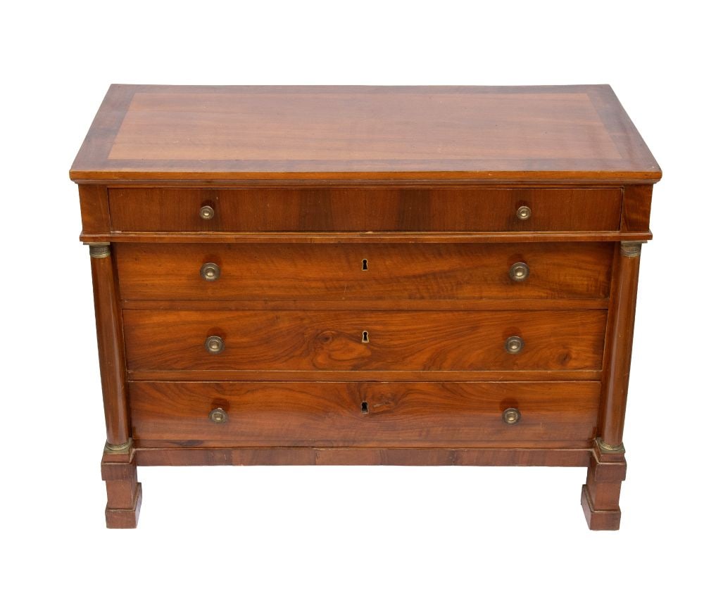 Empire-style chest of drawers in walnut - Italy, 19th century: Height x width x depth: 90 x 121 x 59 cm with bronze decorations on the columns, plinth base.Item condition grading: **** good.The lot is in a good state of preservation with the normal wear and defec