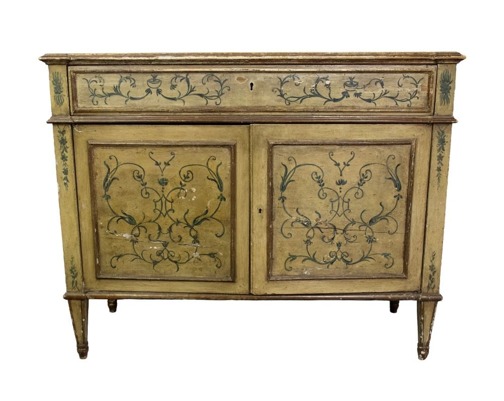 Louis XVI-style lacquered and decorated sideboard - Central Italy, 19th century: Height x width x depth: 102 x 126 x 46 cmpainted with floral motifs, two front doors and one drawer, with shaped yellow marble inlaid into the front.Item condition grading: **** good.The lot is in a g