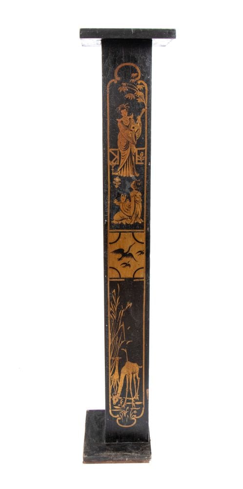 Lacquered Chinoiserie Column - 20th century: Height x diameter: 183 x 40 cmItalian origin, rectangular in shape, with an overhanging base and top, entirely finished in black lacquer with gold decorations in an Oriental style.Item condition