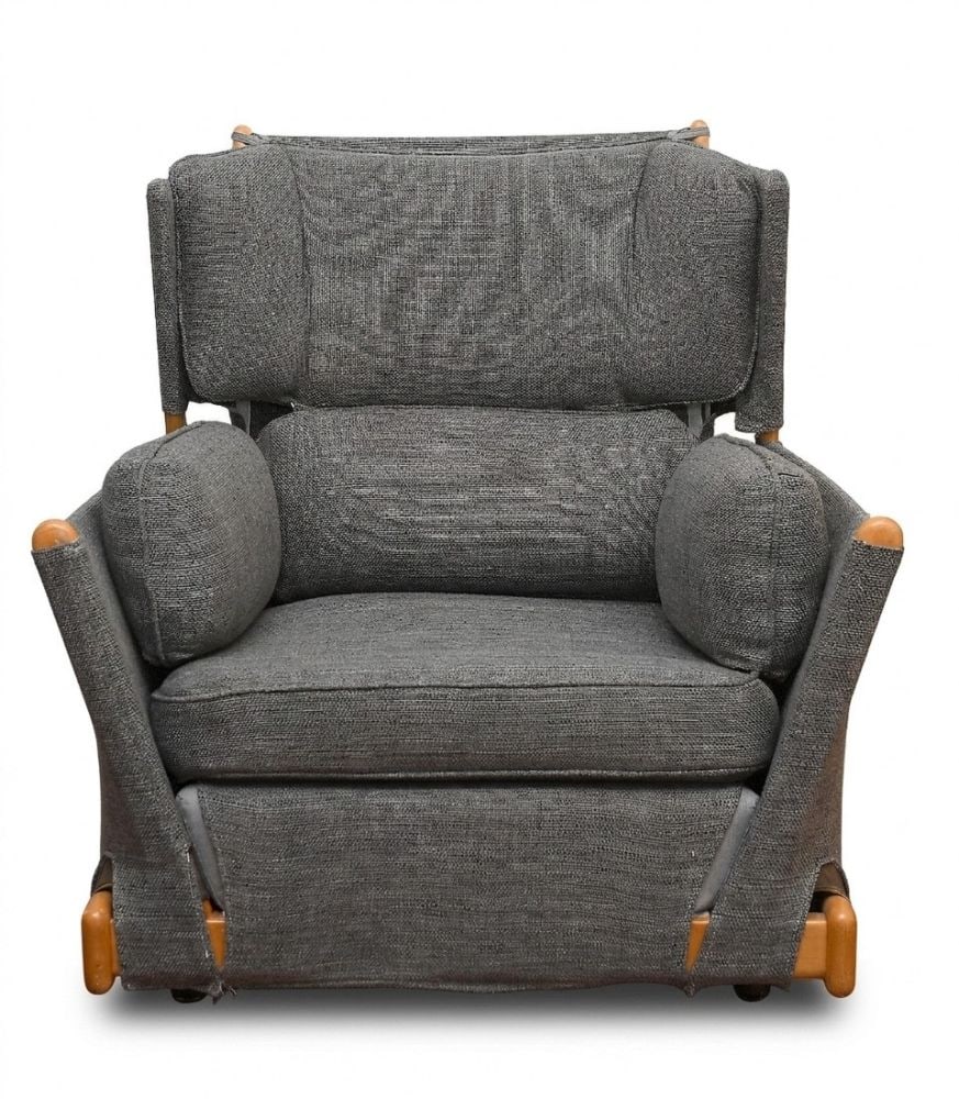 Pair of Viola D'Amore armchairs for Cassina - Italy, 1977: Height x width x depth: 97 x 91 x 93 cm. Seat height: 43 cmby Piero Martini for Cassina.This lot is currently in storage with the owner.To view it in person, please