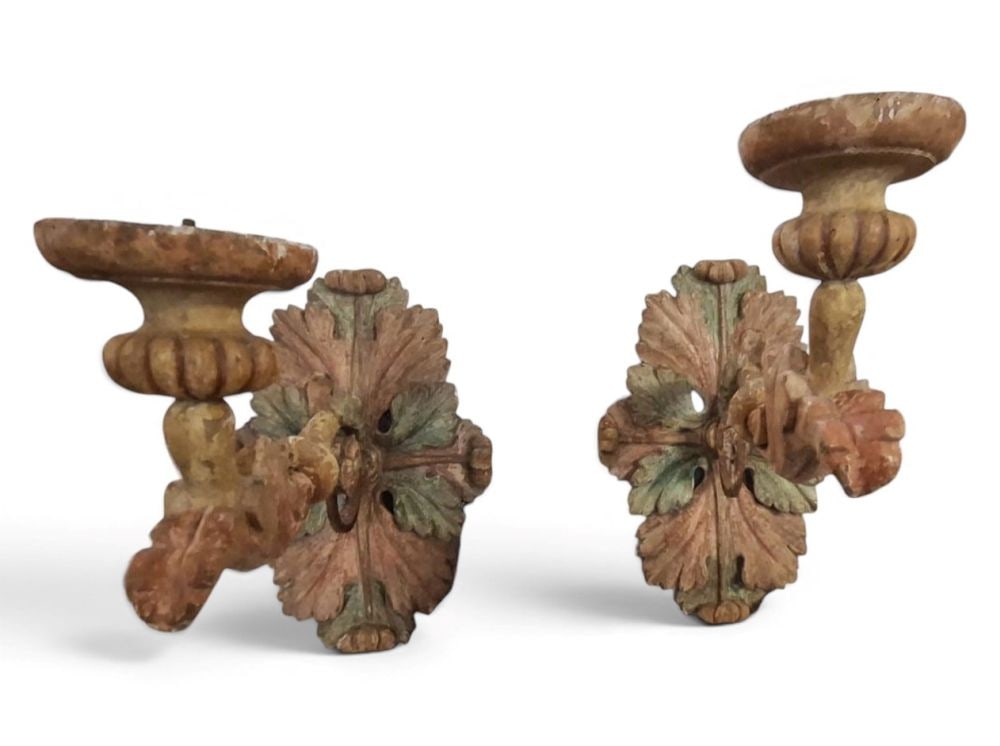 Pair of polychrome candleholders - 19th century: Height x width x depth: 60 x 22 x 60 cmmade of wood, carved with plant motifs and painted.This lot is currently in storage with the owner.To view it in person, please contact:f.damelio@bertolamifinear