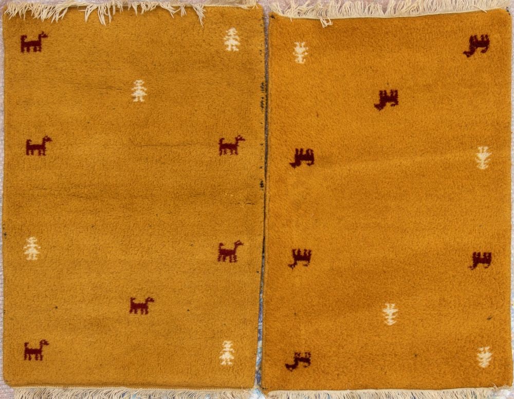 Pair of carpets - China, 20th century: Height x width: 95 x 62 cm. eachItem condition grading: **** good.The lot is in a good state of preservation with the normal wear and defects commensurate with its age and use over time.