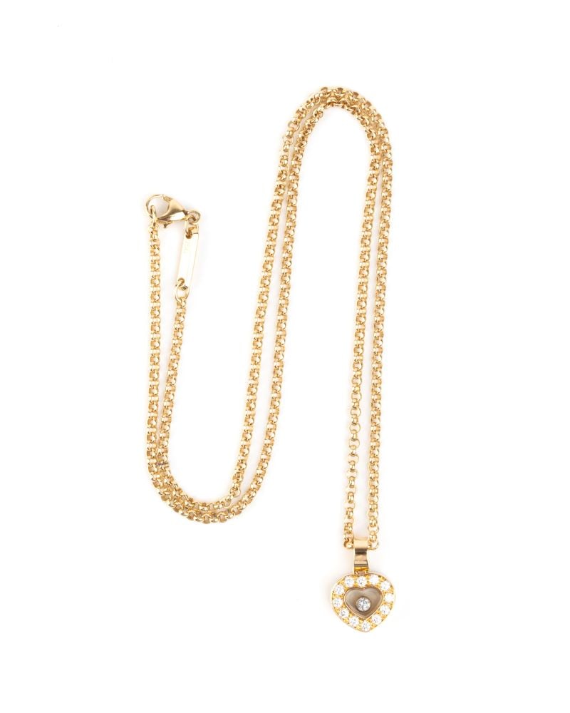 CHOPARD Diamond gold necklace-pendant: 18k yellow gold, with a fine rolo-link chain and a heart-shaped pendant featuring a movable diamond set between two sapphire crystals, framed by brilliant-cut diamonds.Hallmarked “750 – 79