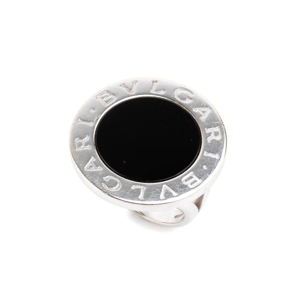 BULGARI BULGARI-BULGARI Collection: onyx gold ring: 18k white gold, set with an onyx disc. Hallmarked "750 – 2331 VI - MADE IN ITALY". Signed: "BVLGARI".IT size 12 – US size 6. Weight: 12 g.