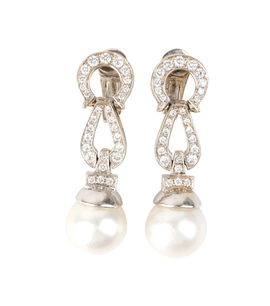 BULGARI Pearl diamond gold drop pair of earrings: 18k white gold, with an Australian pearl suspended from a brilliant-cut diamond ribbons, estimated total weight of approx. 1.80 ct, colour G-H, clarity VVS-VS.Hallmarked “750”. Signed "BVL