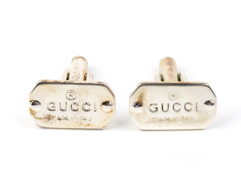 GUCCI A pair of silver plated cufflinks: octagonal-shaped.Hallmarked "MADE IN ITALY". Signed "GUCCI".Front dimensions: 1.3 x 0.6 cm. Weight: 7.8 g.