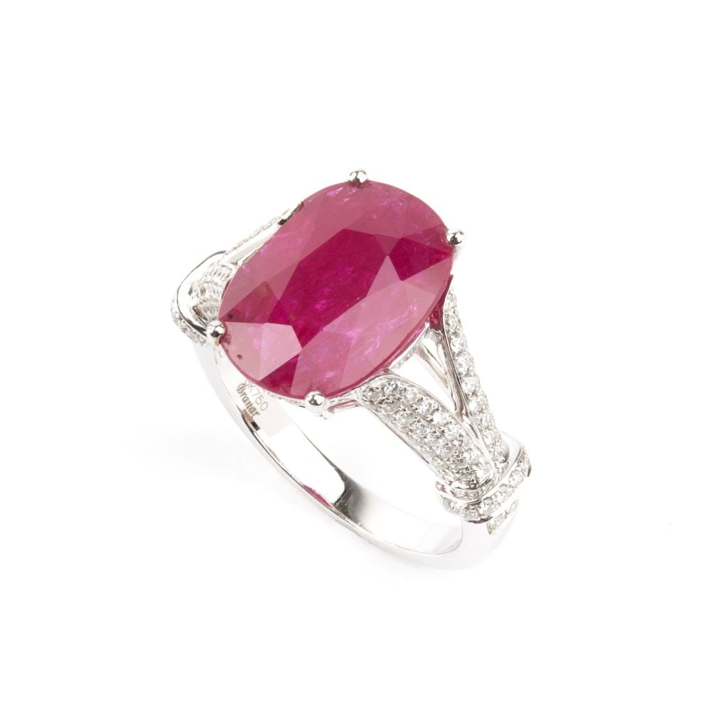 BRANAR PARIS Ruby diamond gold ring: 18k white gold, set with an oval ruby, estimated to weigh approx. 4.55 ct, flanked by a brilliant-cut diamonds pave set, estimated to have a total weight of approx. 0.66 ct, colour G-H, clarity