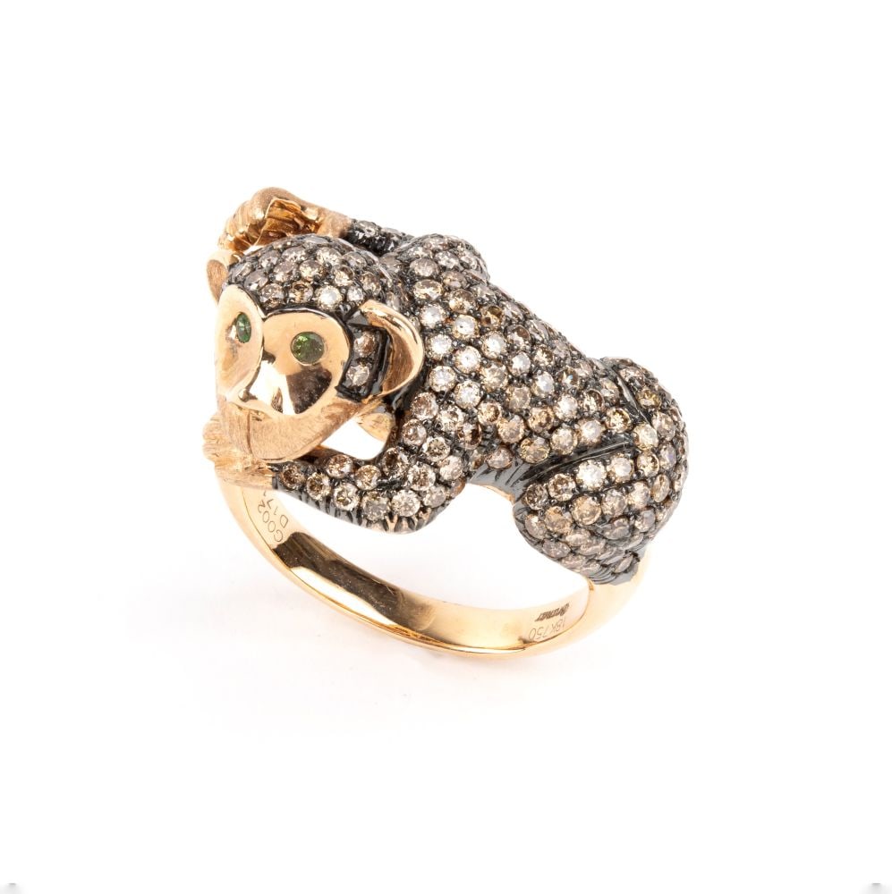 BRANAR PARIS Diamond tsavorite gold ring: 18k pink gold, depicting a little monkey with a body in a pavé set fancy color brown diamonds, estimated to weigh approx. 1.71 ct, small tsavorites eyes.Hallmarked “750 – 18k”.