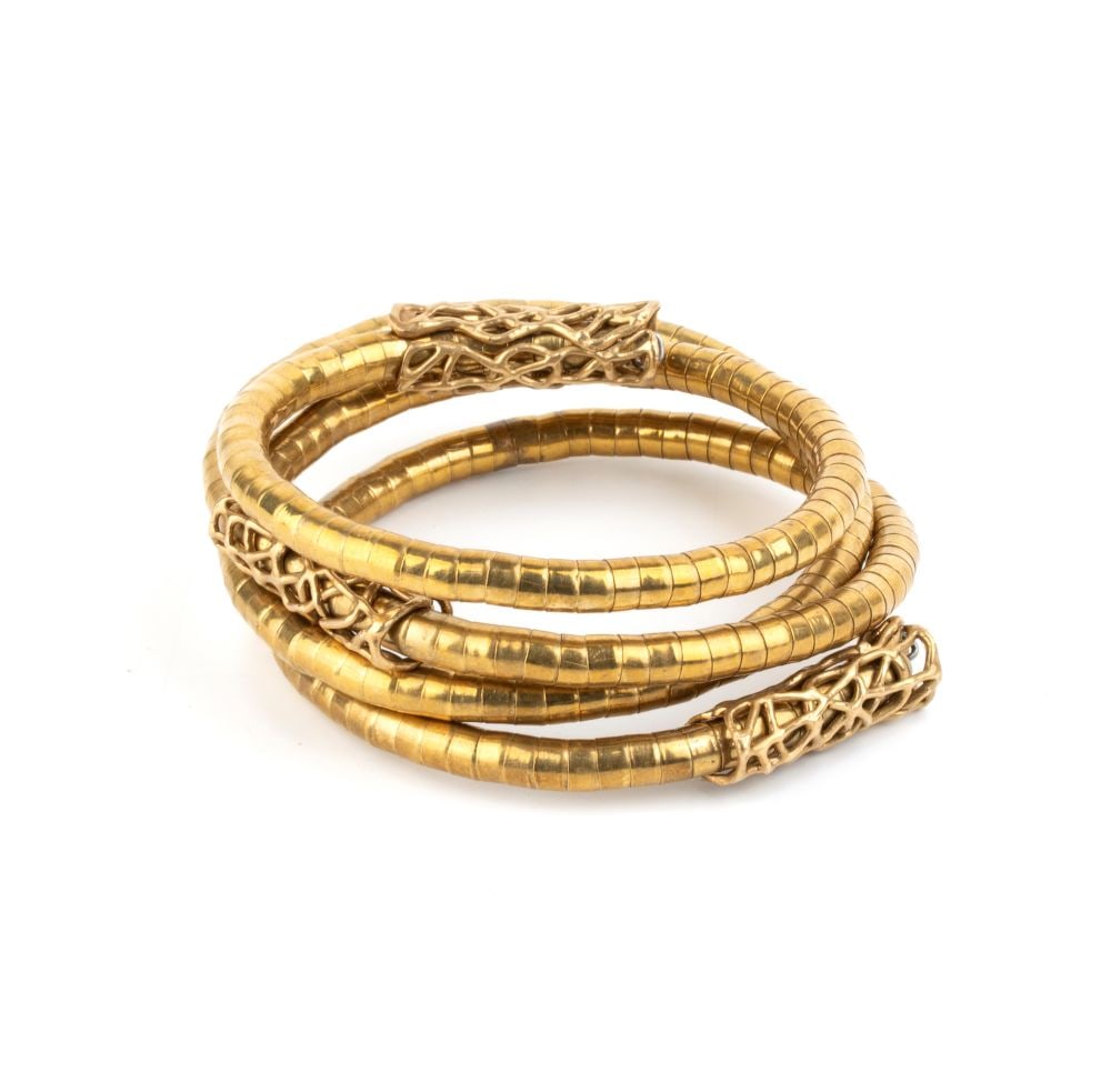 ISABELLA ASTENGO Golden snake model bracelet: Gold-coloured snake-style bracelet with a mesh pattern.Designed by "ISABELLA ASTENGO".Inner diameter: 5.5 cm. Weight 86.6 g.