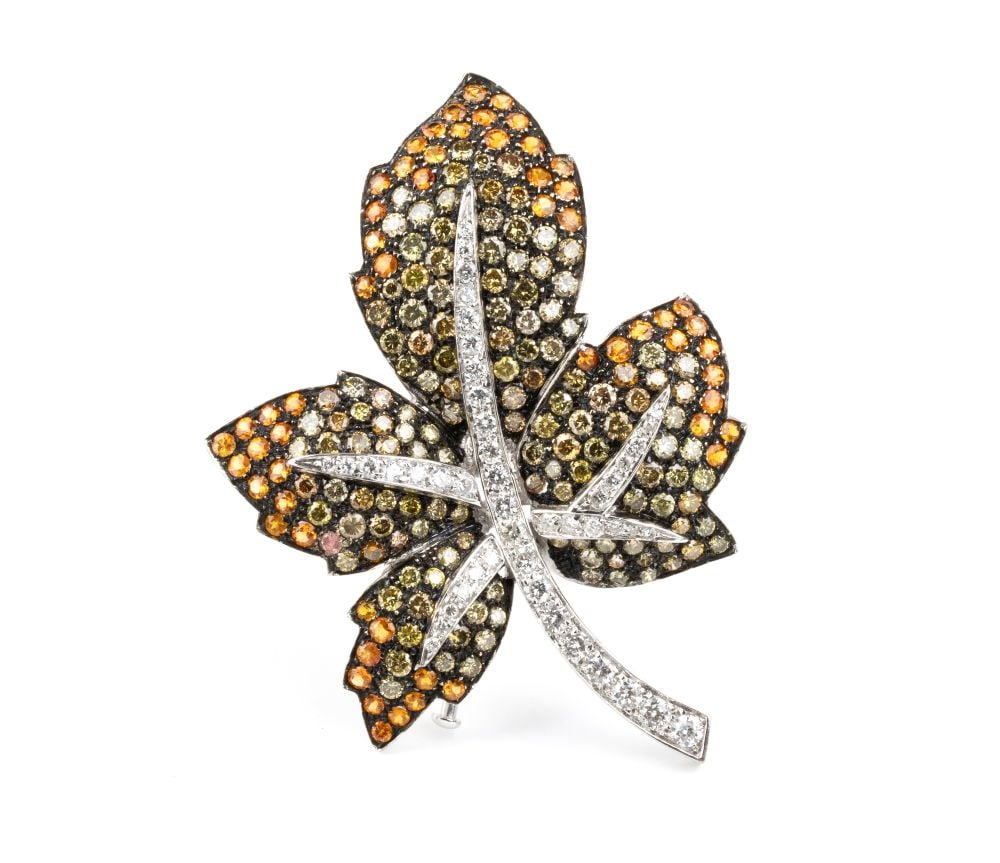 Gold and diamond leaf-shaped brooch: 18k white gold, a leaf-shaped design with an organic, autumn-inspired motif; the stem and veins are embellished with pavé-set colourless diamonds, whilst the body of the leaf features