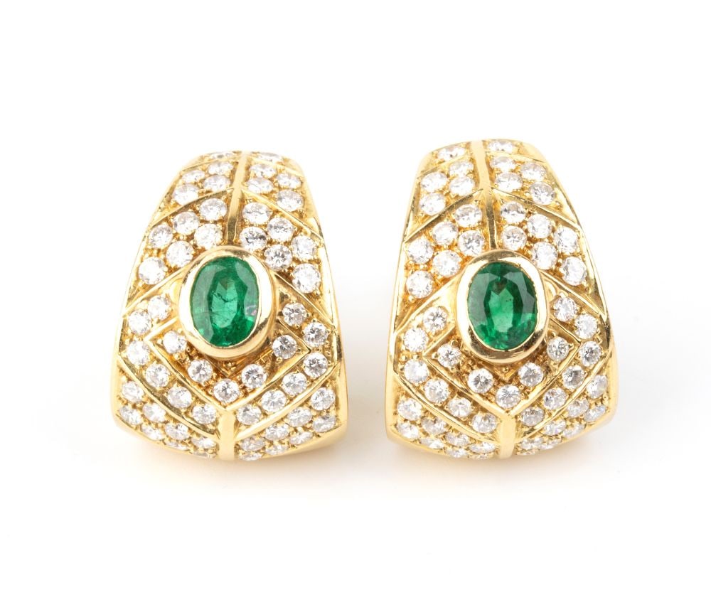 Emerald diamond gold pair of earrings: 18k yellow gold ribbon design, set with oval-cut emeralds, estimated total weigh approx. 3.00 ct, and pavé-set brilliant-cut diamonds estimated total weight of approx. 3.30 ct, colour F-G, clarit