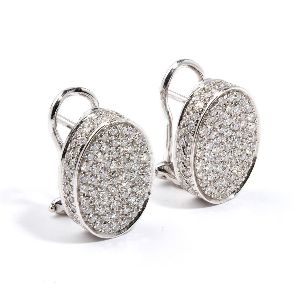 Diamond gold earrings: 18k white gold, with pave set brilliant-cut diamonds, estimated total weight approx. 2.27 ct, colour F-G, clarity VVS-VS.Hallmarked “750 – 615 NA”. Front dimensions: 1.2 x0.8 cm. Wei