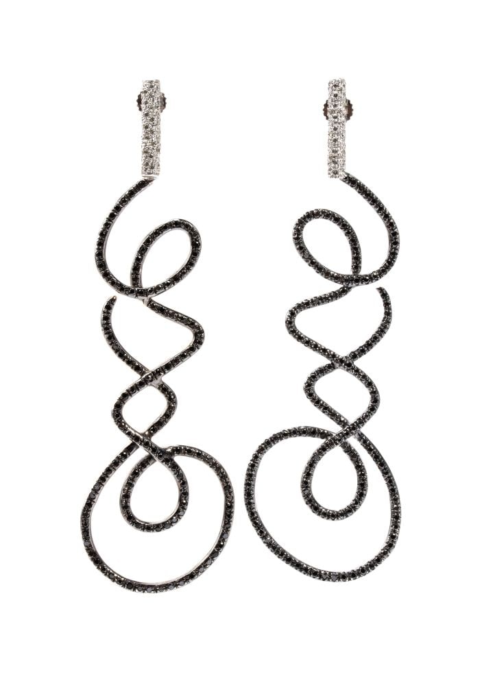 Diamond gold earrings: 18k white gold, featuring a ribbon scroll motif set with colourless and black diamonds. Round brilliant-cut diamonds, estimated total weight approx. 0.45 ct, colour G-H, clarity VS-SI, and round black