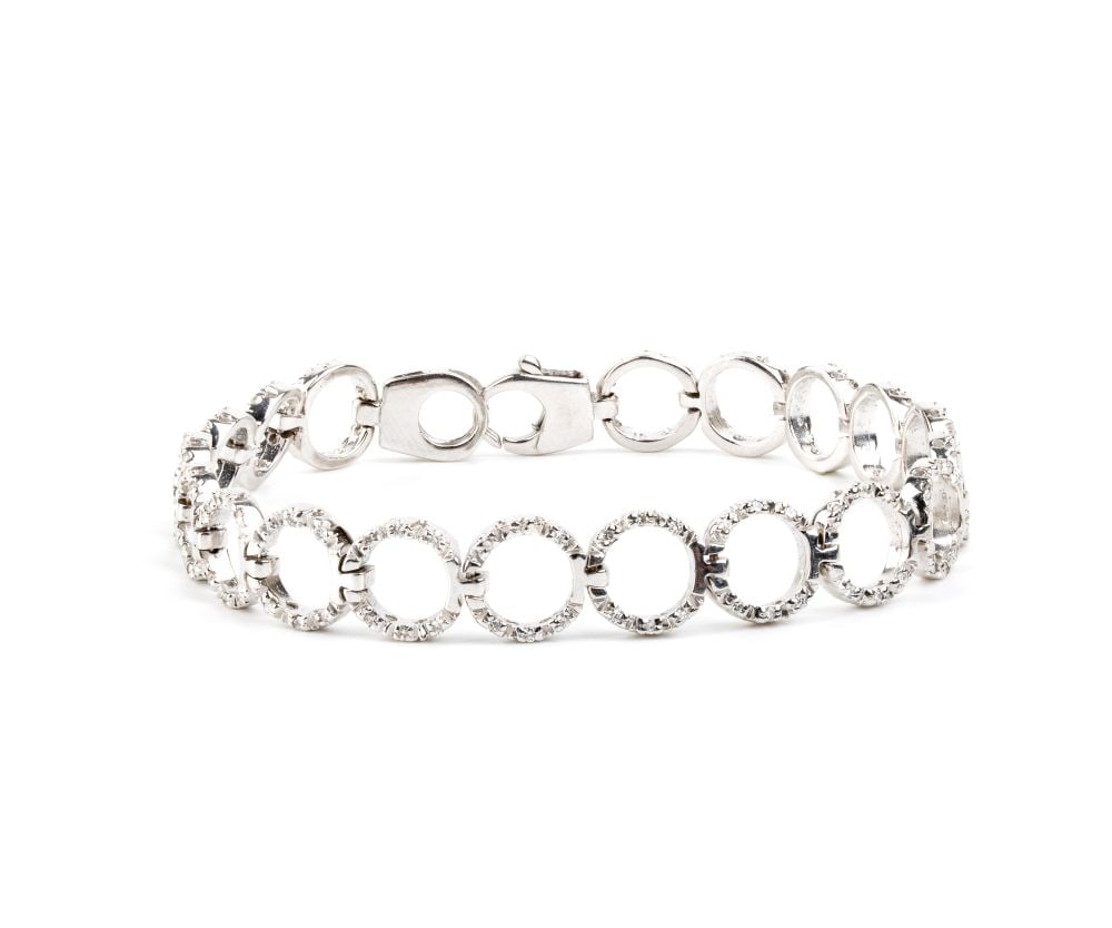 Diamond gold bracelet: 18k white gold, featuring a row of circular links set with brilliant-cut diamonds with an estimated total weight of approx. 1.00 ct, colour H-I, clarity VS-SI.Hallmarked "750".Length: 18.5 cm.