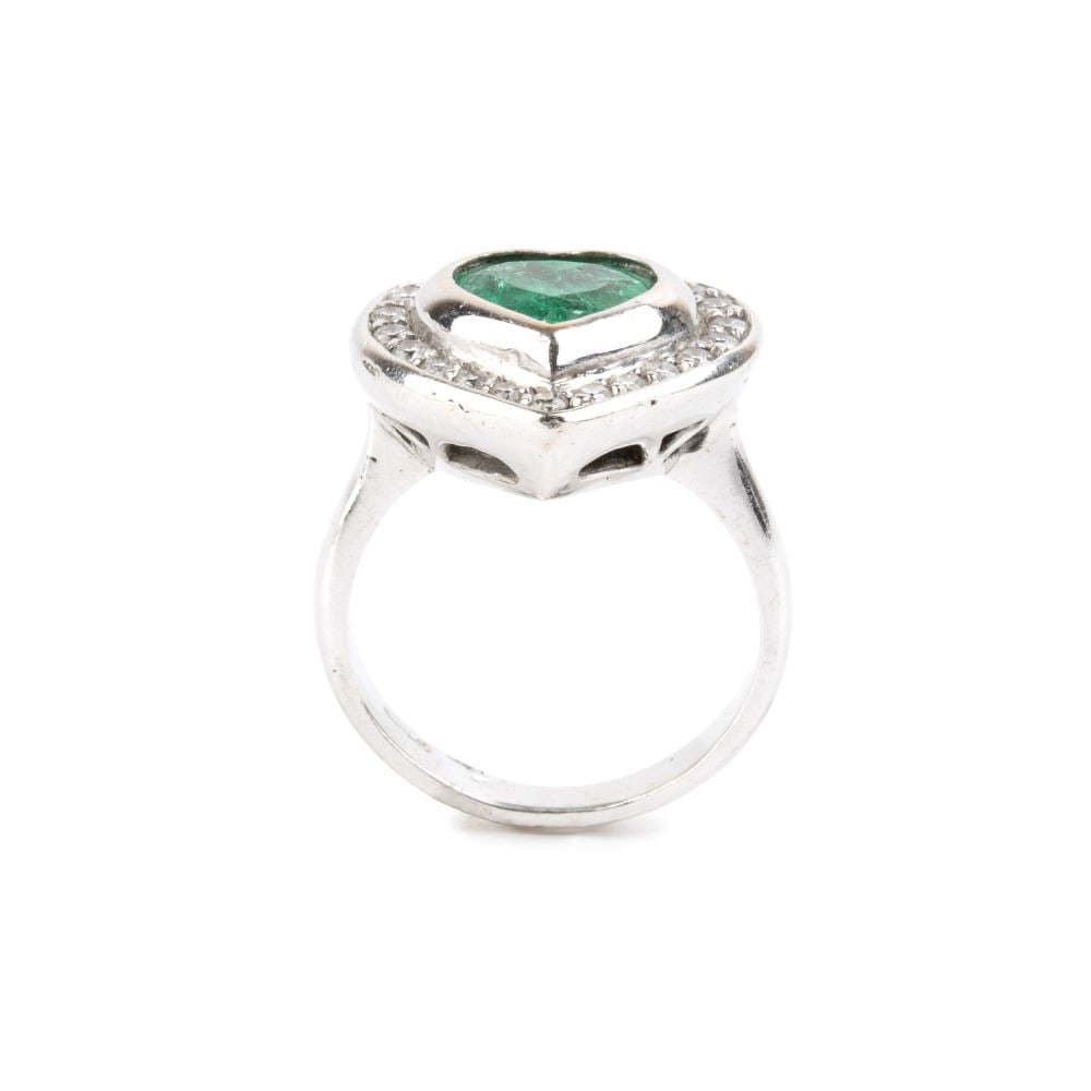 Heart shaped emerald diamond gold ring - 2