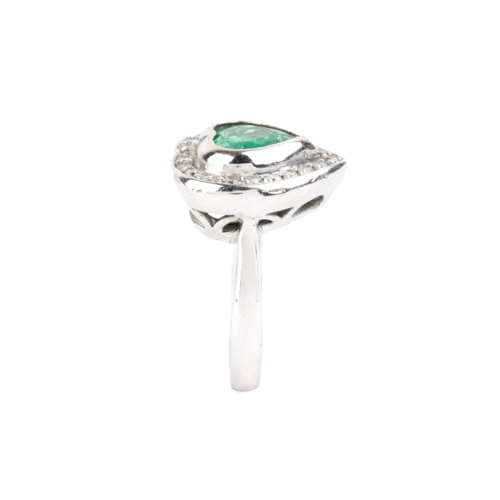 Heart shaped emerald diamond gold ring - 3