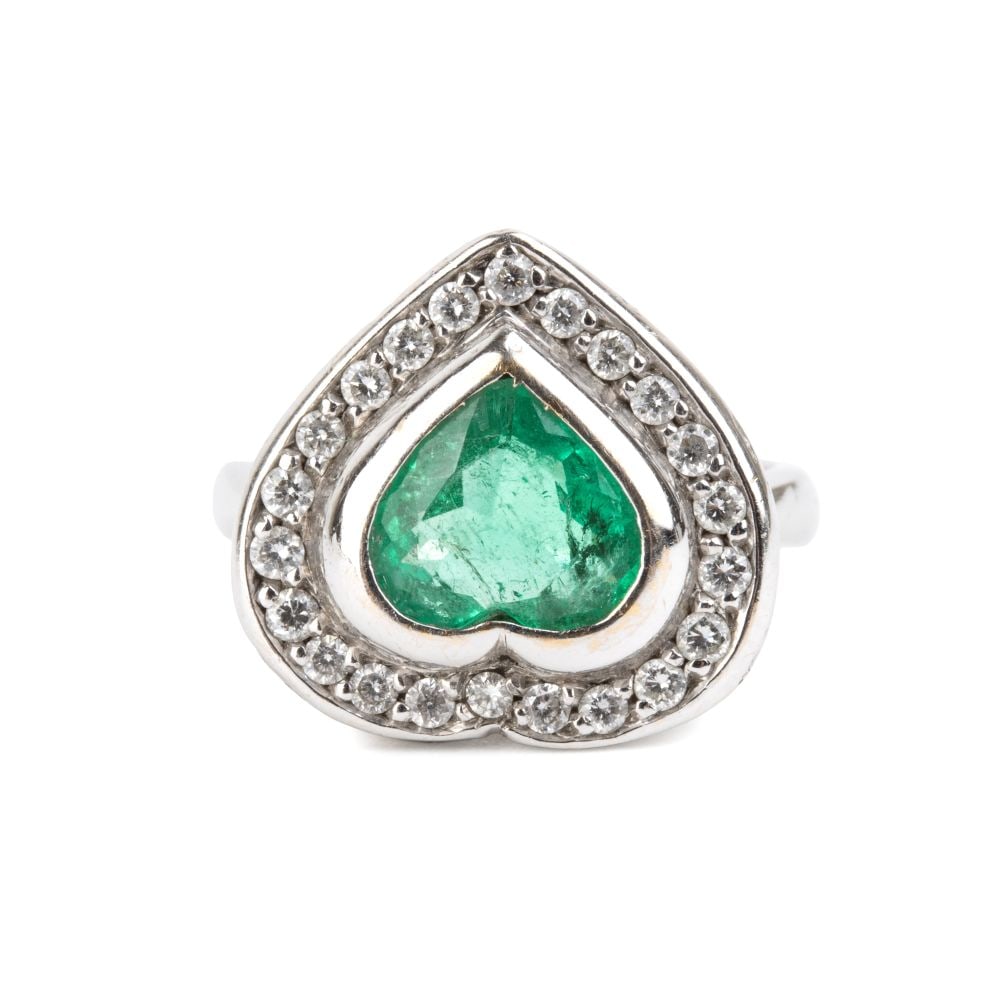 Heart shaped emerald diamond gold ring - 4