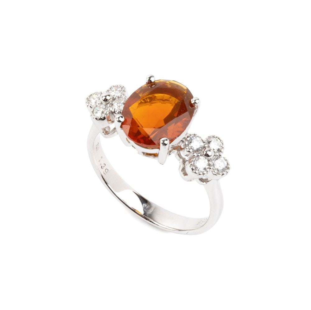 Fire opal diamond gold ring: 18k white gold, set with an oval fire opal falanked by two diamond flower motifs. N. 08 round brilliant-cut diamonds, estimated to weigh a total of approx. 0.40 ct, colour F-G, clarity VVS-VS, and 1