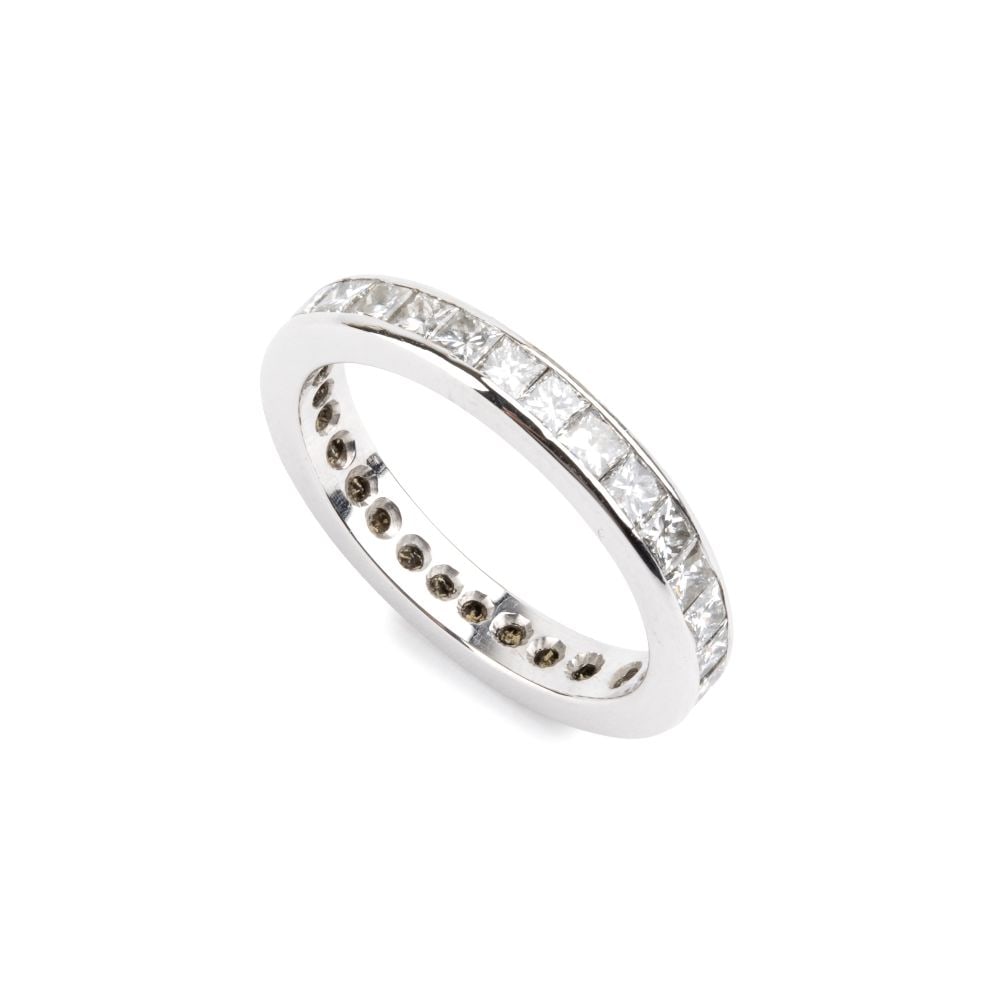 Diamond gold eternity ring: 18k white gold, set with a line of princess-cut diamonds approx. 1.80 ct, colour F-G, clarity VVS-VS, as gauged and graded in the mount.IT size 12 – US size 6. Weight: 3.3 g.