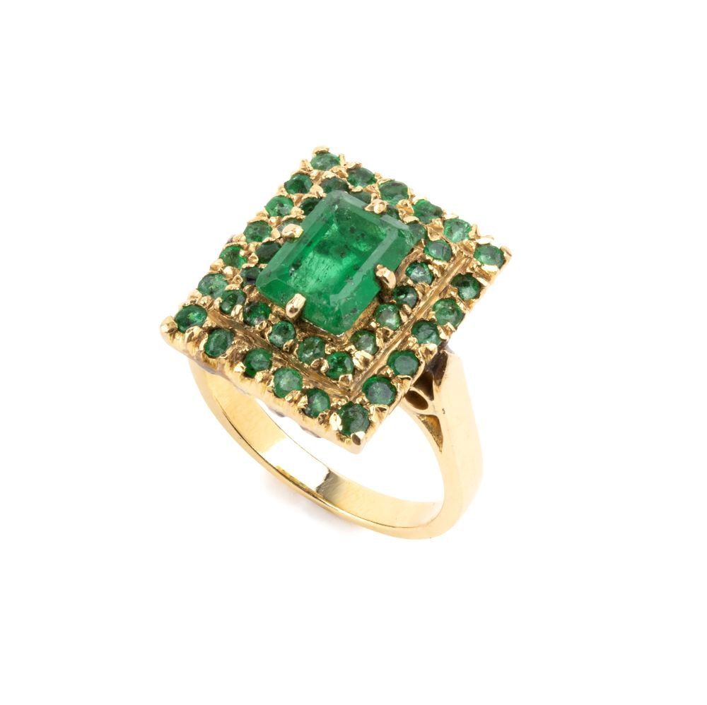 Emerald gold ring (1 of 4)