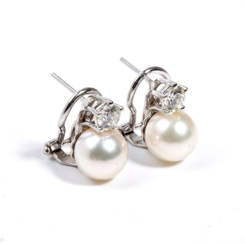 Diamond pearl gold earrings (1 of 2)