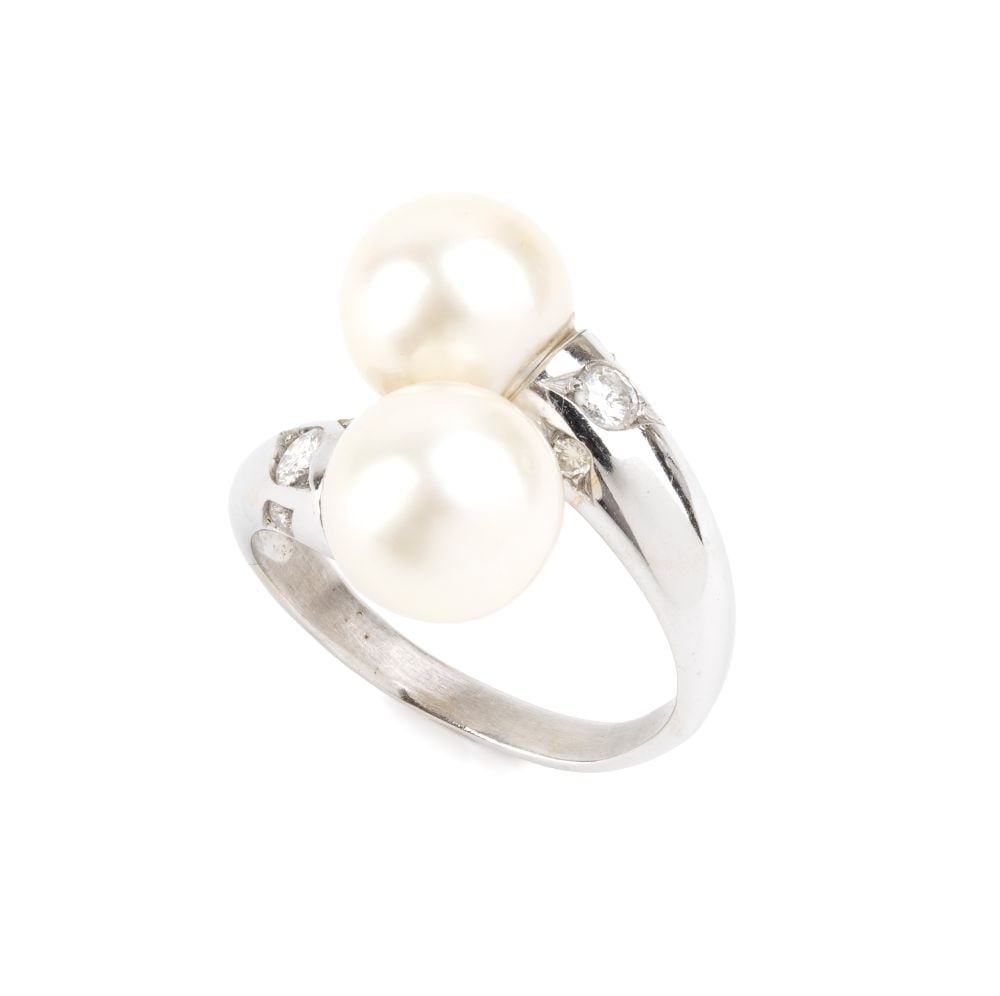 Diamond pearl gold ring (1 of 4)