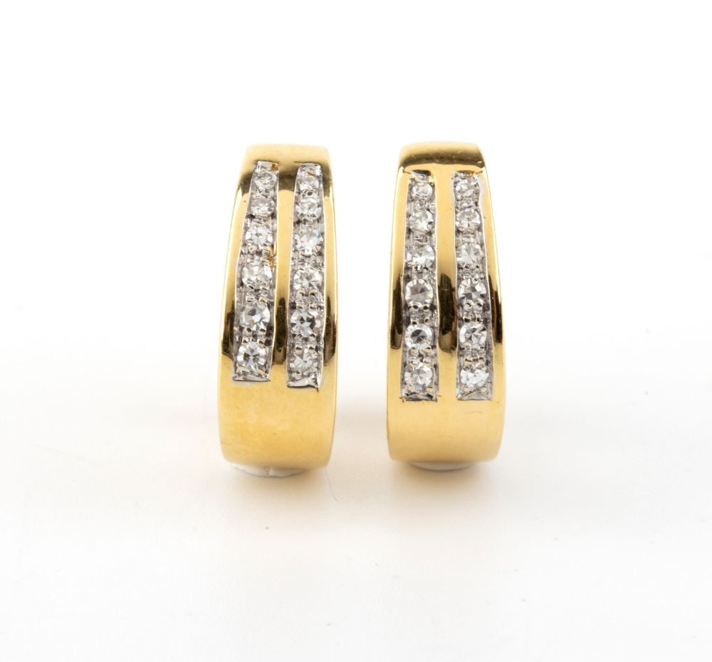 Diamond gold pair of earrings (1 of 4)