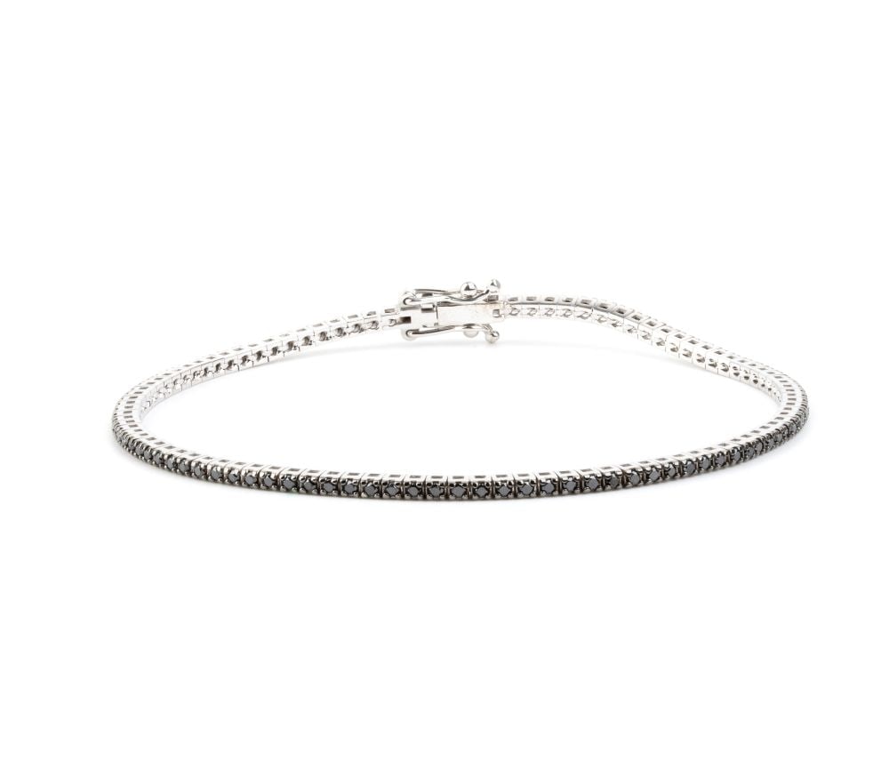 Black diamond gold tennis bracelet: 18k white gold, set with line of black diamonds. Hallmarked "750".Length: 17 cm. Weight: 5.9 g.