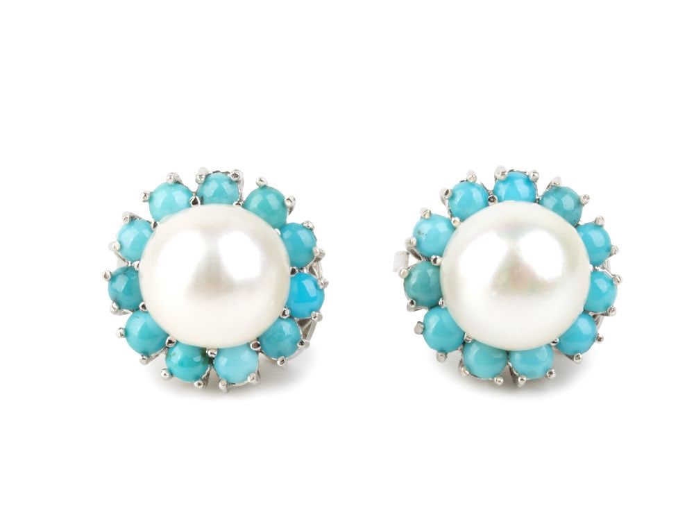Australian pearl turquoise gold pair of earrings: 18k white gold, with an Australian pearl framed by cabochons-cut turquoise. Hallmarked "750".Pearl diameter: 9.5–10 mm. Weight: 10.1 g.