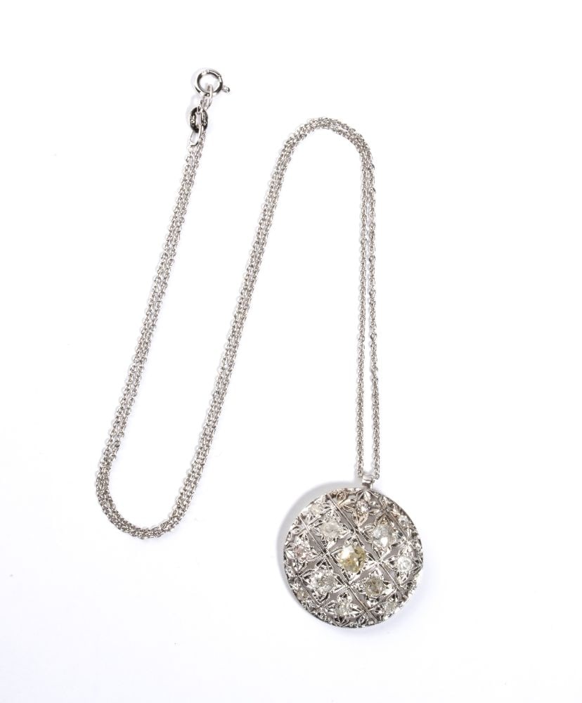 Diamond gold pendant: 18k white gold, with thin chain from which hangs a round openworked pendant set with rose cut diamonds, estimated to weigh a total of approx. 1.20 ct. Hallmarked “750 – 1045 AR”.