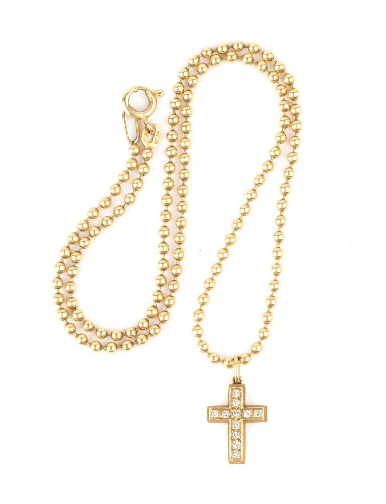 Italian gold choker with a diamond cross: Featuring an 18k gold ball chain, from which hangs a cross-shaped pendant set with diamonds.Hallmarked "750 – 20 VR". Length: 40 cm. Weight: 11.1 g.