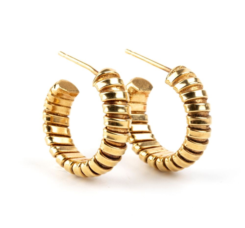 Gold earrings, tubogas style: 18k yellow gold. Diameter: 1.2 cm. Weight: 5.6 g.