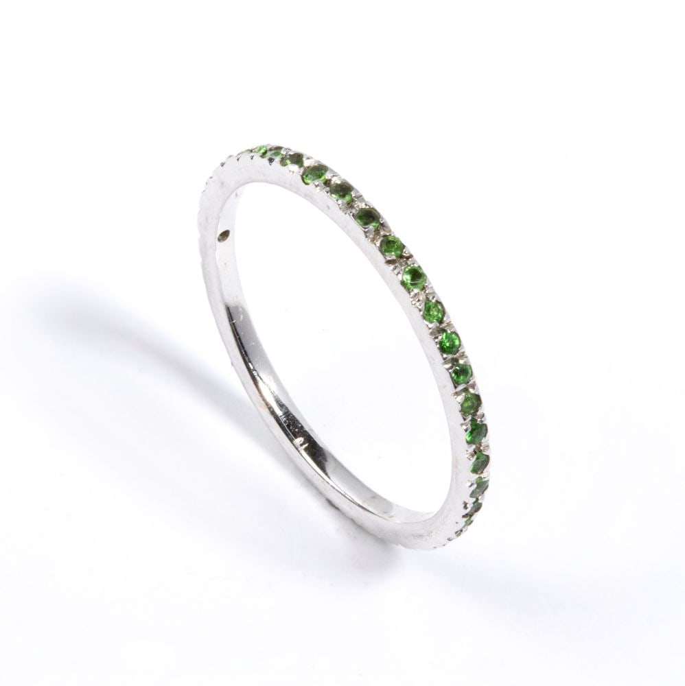 Tsavorite gold ring: 18k white gold, set with tsavorites, estimated total weight approx. 0.36 ct, as measured and graded in the mount.Hallmarked "750". IT size 14 – US size 7 ½. Weight: 1 g.