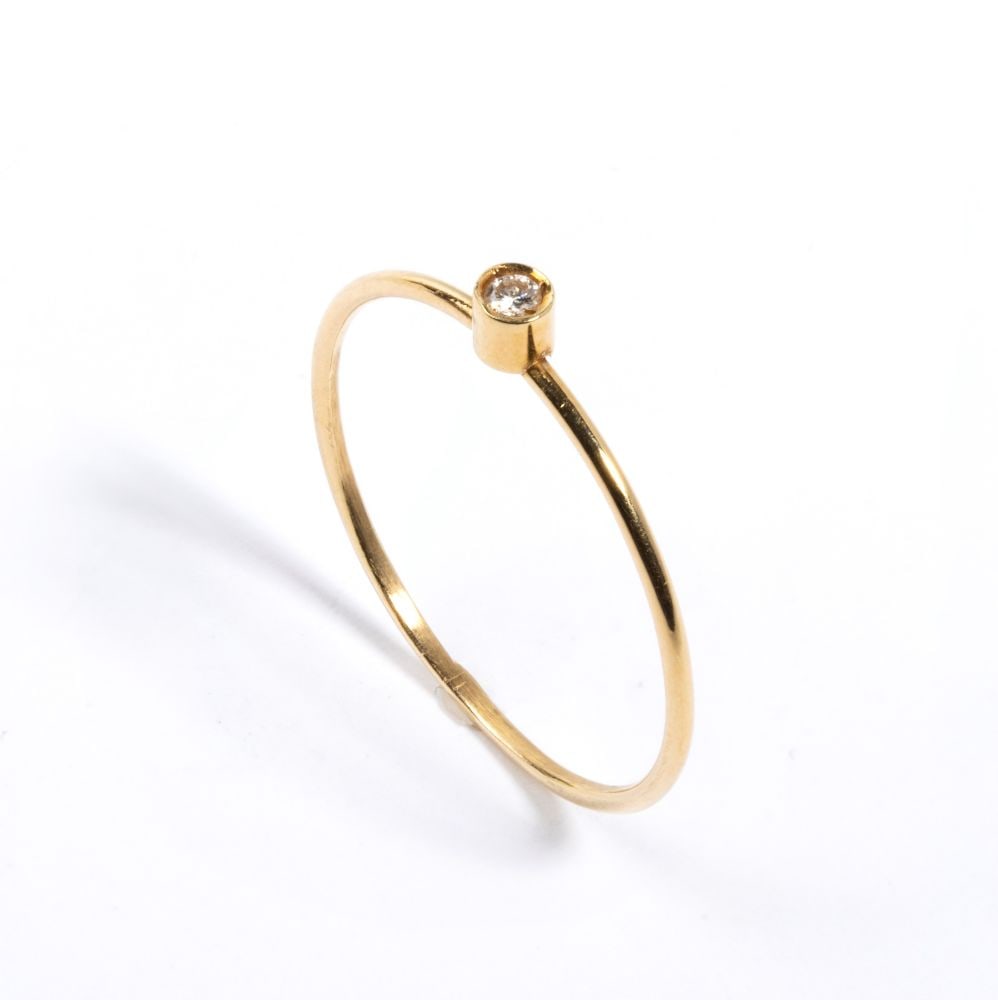 Gold diamond ring: 18k yellow gold, set with diamond estimated to weigh of approx. 0.02 ct. IT size 18 - US size 8 1/2. Weight: 0.8 g.