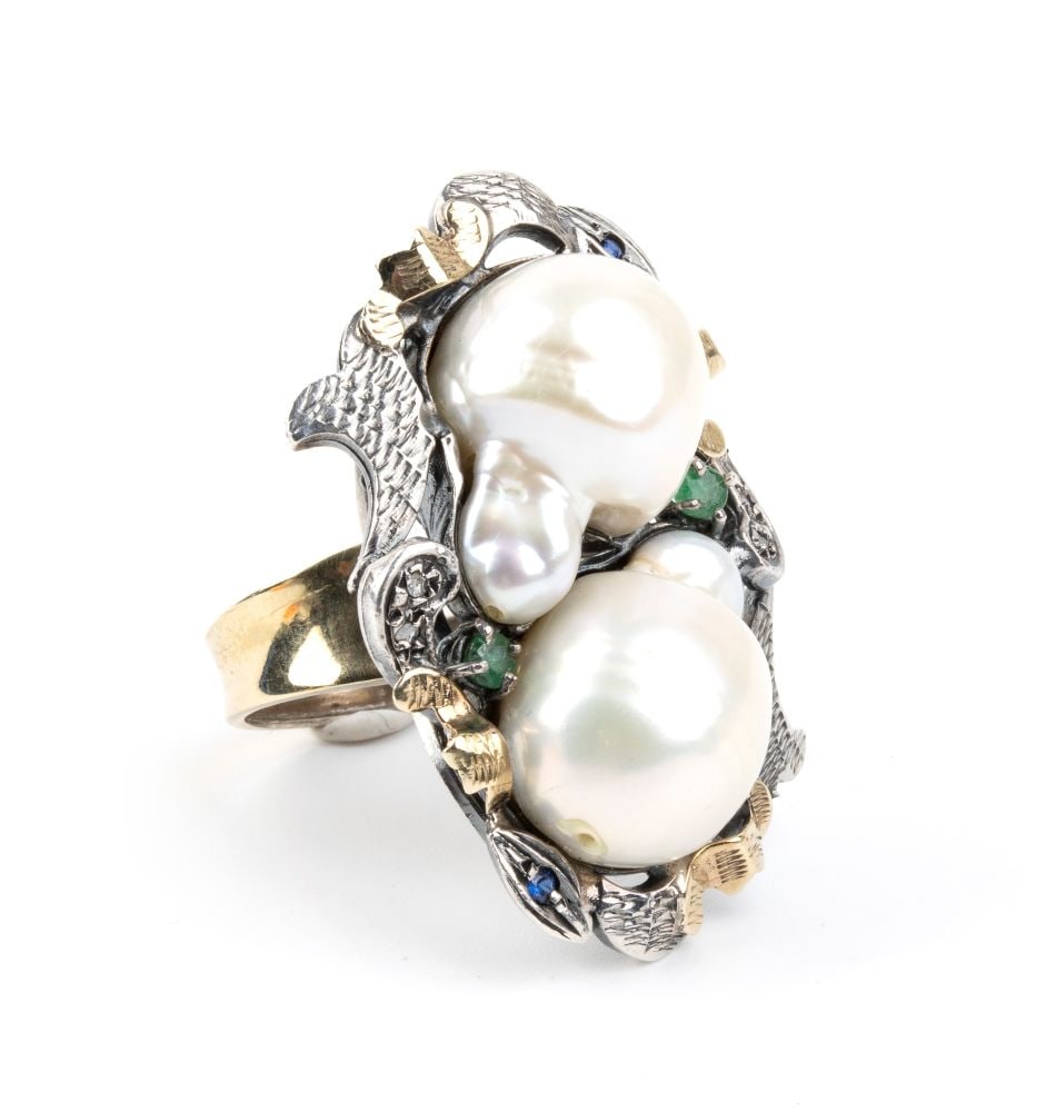 Pearl diamond silver and gold ring: silver and 9k yellow gold, featuring a pair of scaramazze pearls framed by rose-cut dimaond, rubies and emereld ribbons and leaves.Hallmarked "375 - 925 - 617 NA". IT size 18 - US size 8 ½.