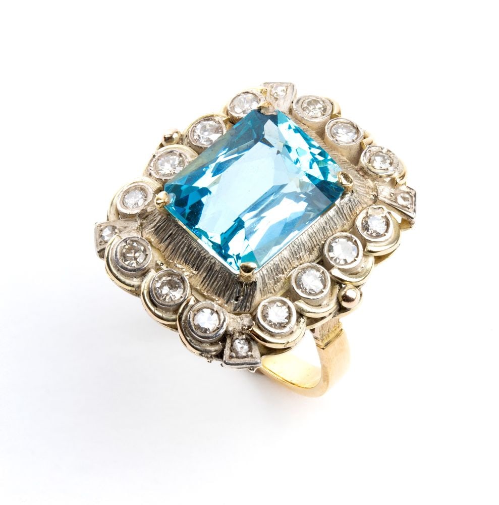 Blue topaz diamond gold silver ring: 18k yellow gold and silver, set with blue topaz framed by huit-huit cut, rose cut and brilliant cut diamonds approx. 1.15 ct tot, H-K, SI. Hallmarked "750".IT size 21 - US size 10. Front dimensions: