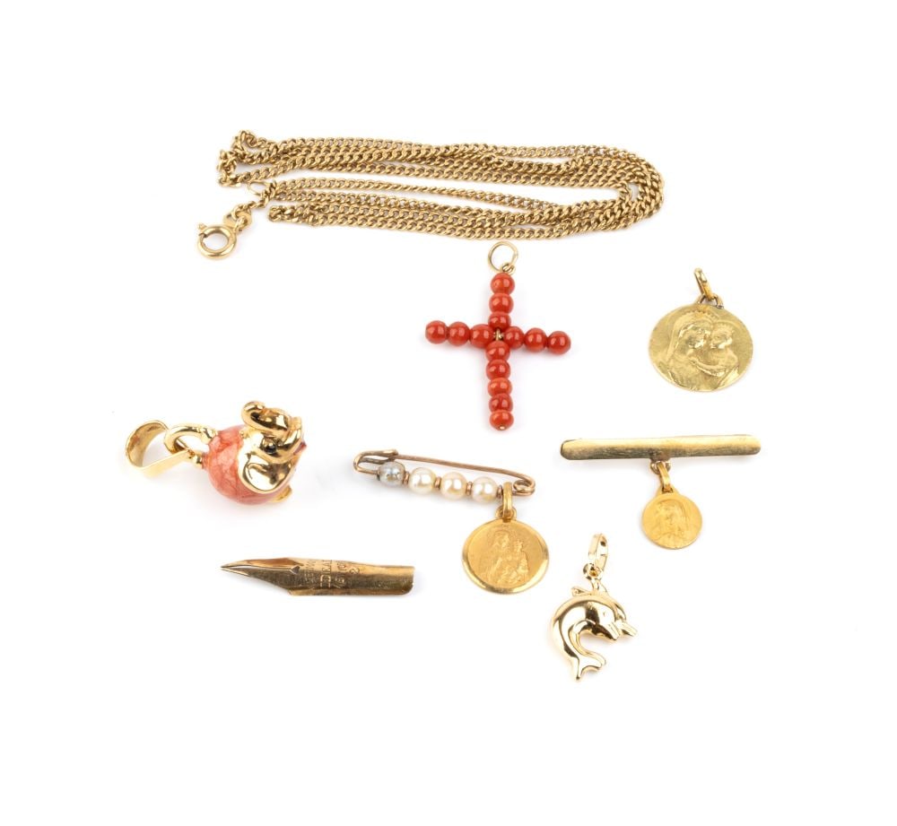 A Group of gold and gemstone items (1 of 1)