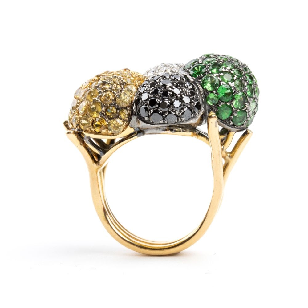Diamind peridot citrine quartz gold ring: 18k gold, with four spheres set with pavé set peridots, black diamonds, citrine quartz and brilliant-cut diamonds estimated to weight a total of approx. 2.00 ct.Hallmarked "750". Size IT 14 - Siz