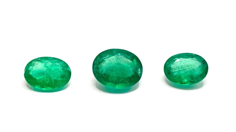 Lot of 3 natural emerald: Comprising oval-shaped, composite cut emeralds, approx. 7.20 ct. Origin: Brazil.Dimensions: 10.45 x 8.5 x 5 mm; 8.9 x 6.82 x 4.02 mm; 9.7 x 7.00 x 3.75 mm.