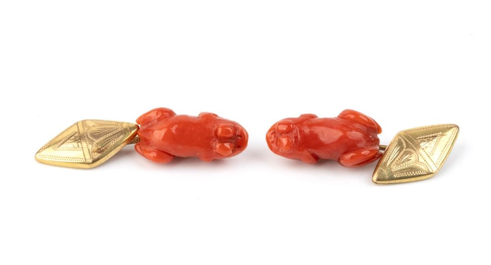 Mediterranean coral gold cufflinks: 9k yellow gold, featuring a carved Mediterranean coral (Corallium rubrum) in the shape of a frog.Coral front dimensions: 2 x 0.5 cm. Weight: 7.2 g.