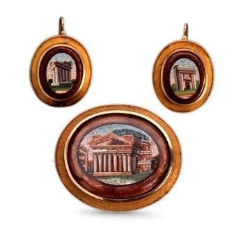 Demi set consisting of brooch and earrings with micro-mosaic: with three antique oval plaques in glass micromosaic depicting the Pantheon, the Temple of Saturn, and the Arch of Septimius Severus on an aventurine background with 14K yellow gold setting.Brooch