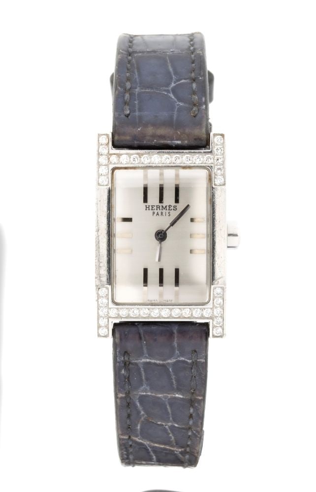 Steel and diamond wristwatch. Ref. TA1.230: Rectangular case, cream-coloured dial and quartz movement.Strap with concealed clasp. Serial number 1792453.Dimensions: 30 x 20 mm.