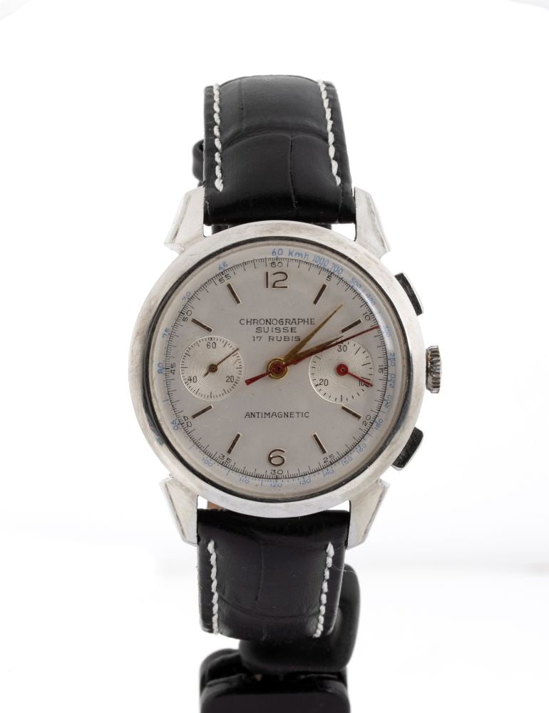 Wristwatch chronograph: With a metal case, a Valjoux 22 manual-winding mechanical movement, and a leather strap.Case diameter: 40 mm