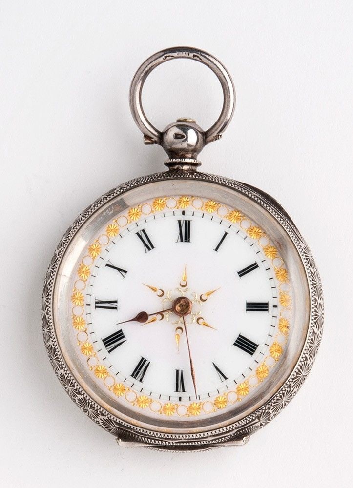 Sterling silver swiss pocket watch: 935/1000 silver case decorated with floral engravings and a central cartouche; white enamel dial with Roman numerals; cylinder movement with hour reset and key winding.Diameter: 36 mm. Hallmarked Le