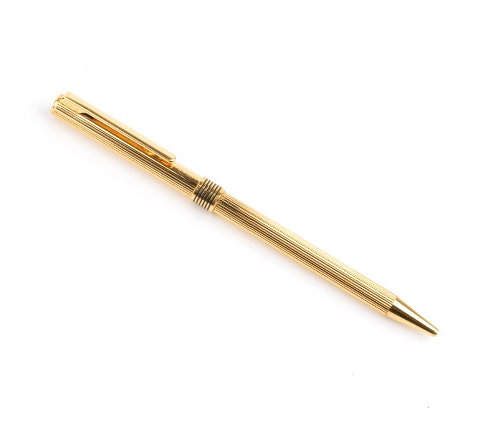 AURORA Ballpoint pen: gold plated with vertical fluting.Length: 13.6 cm. Weight: 17.5 g.