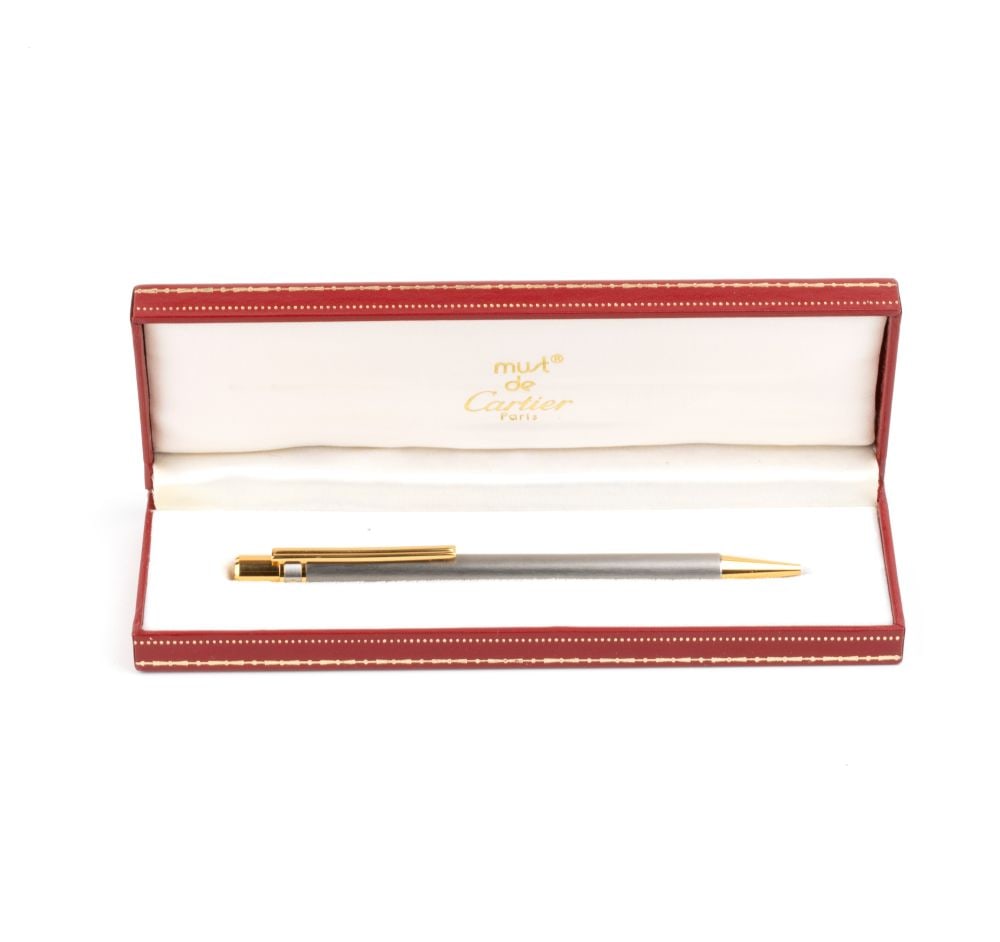 CARTIER Ballpoint pen: Rotating mechanism, brushed metal body and gold-plated finishes.It comes with its original box.Length: 13.5 cm.