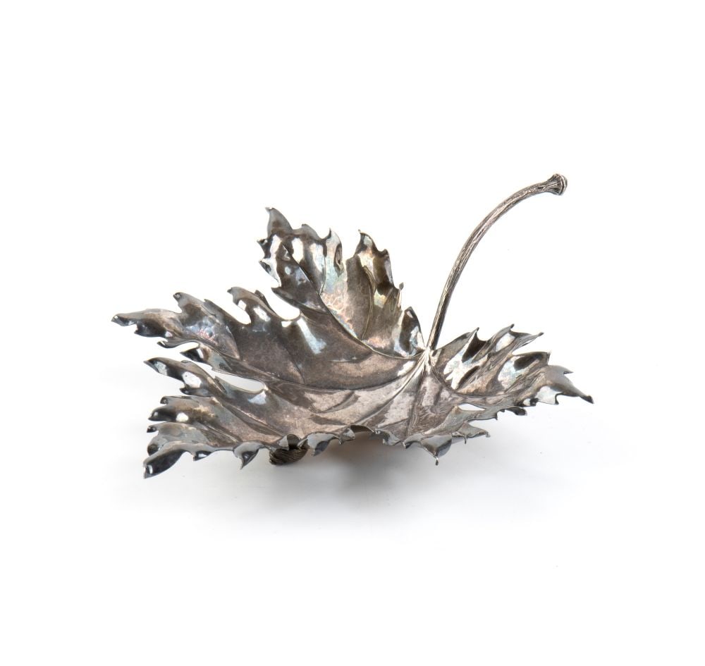 MARIO BUCCELLATI Nature Collection: sterling silver vine leaves bowl: Height x width x depth: 7 x 21.5 x 17 cm. Weight: 110 gfeaturing intricate embossed and moulded detailing with raised ribs, serrated edges and a textured surface that mimics the natural curvature of a
