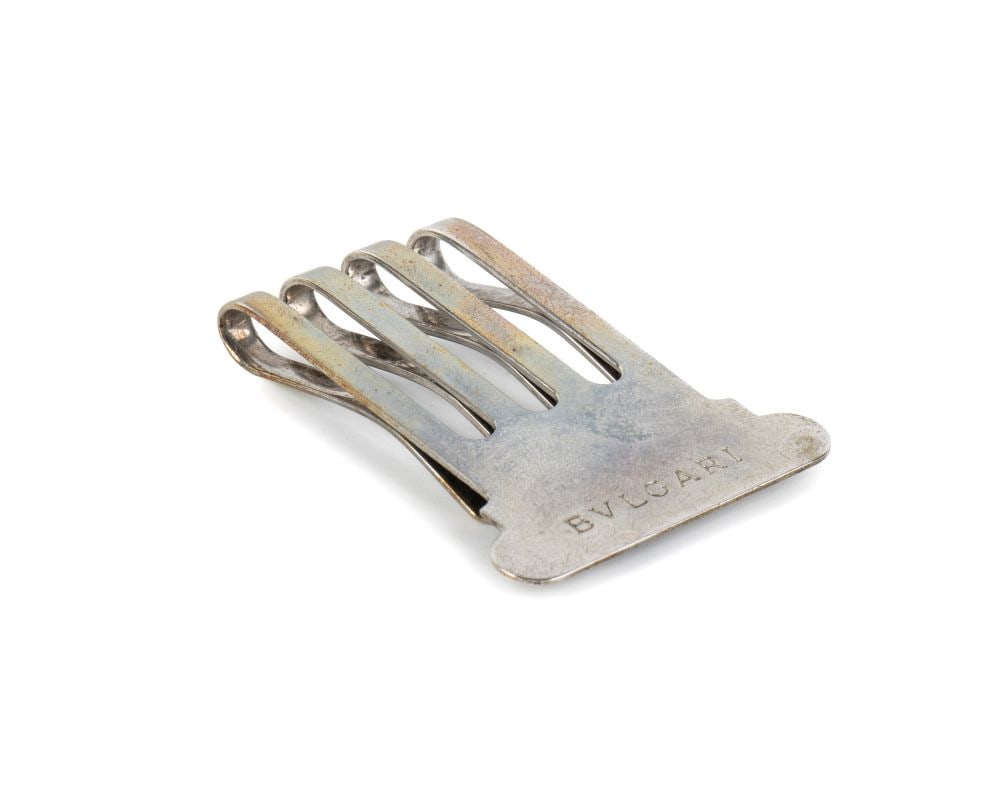 BULGARI Italian Sterling silver money clip: Height x width: 5.5 x 4 cm. Weight: 19 gwith a geometric and ergonomic design: it features a contoured rectangular base with rounded corners, from which four parallel, spring-loaded flexible tabs