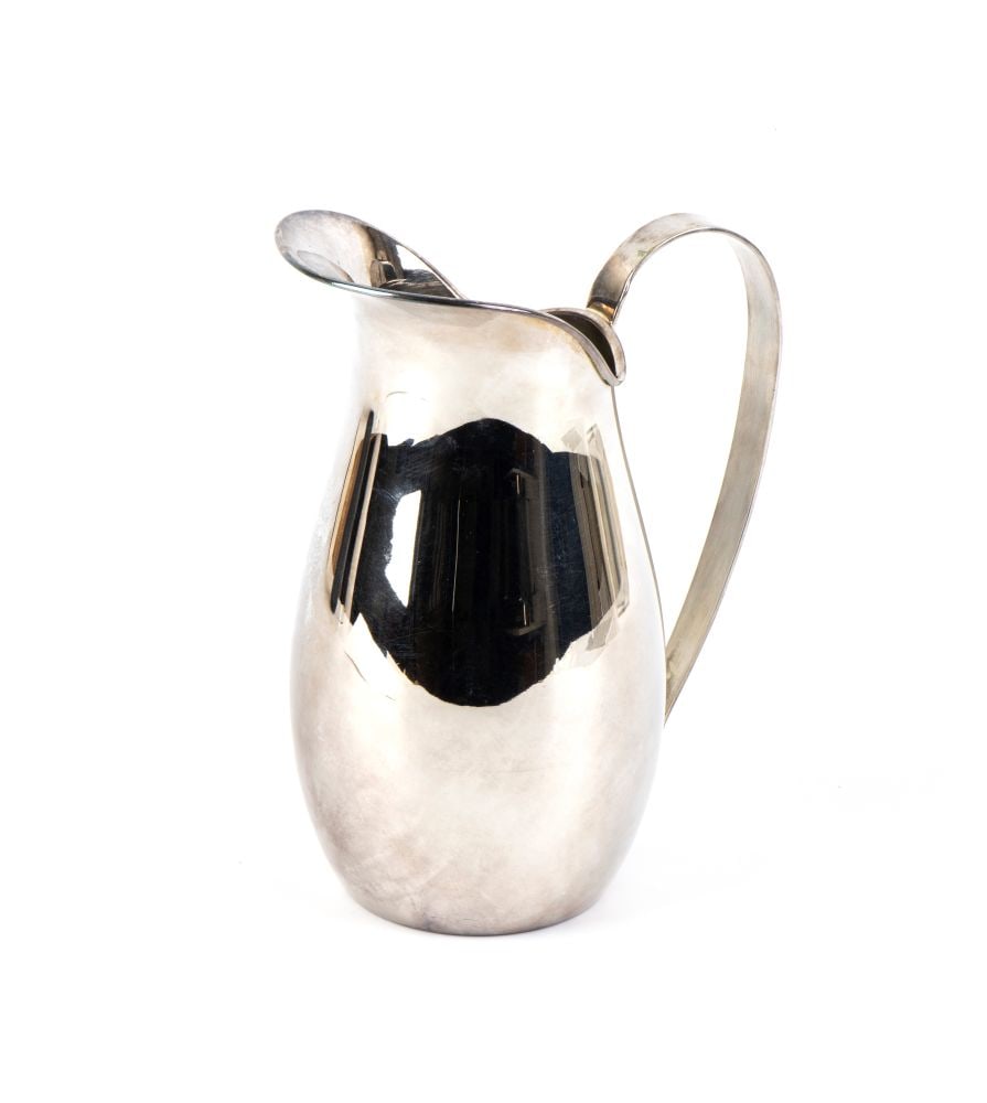 Ricci & C. S.p.A. Italian solid silver jug: with a pear-shaped body that tapers towards the neck, ending in a duck-bill spout with a slightly outward-curving profile. It has a loop handle.800/1000 silver, hallmarked "800 – 80 AL –
